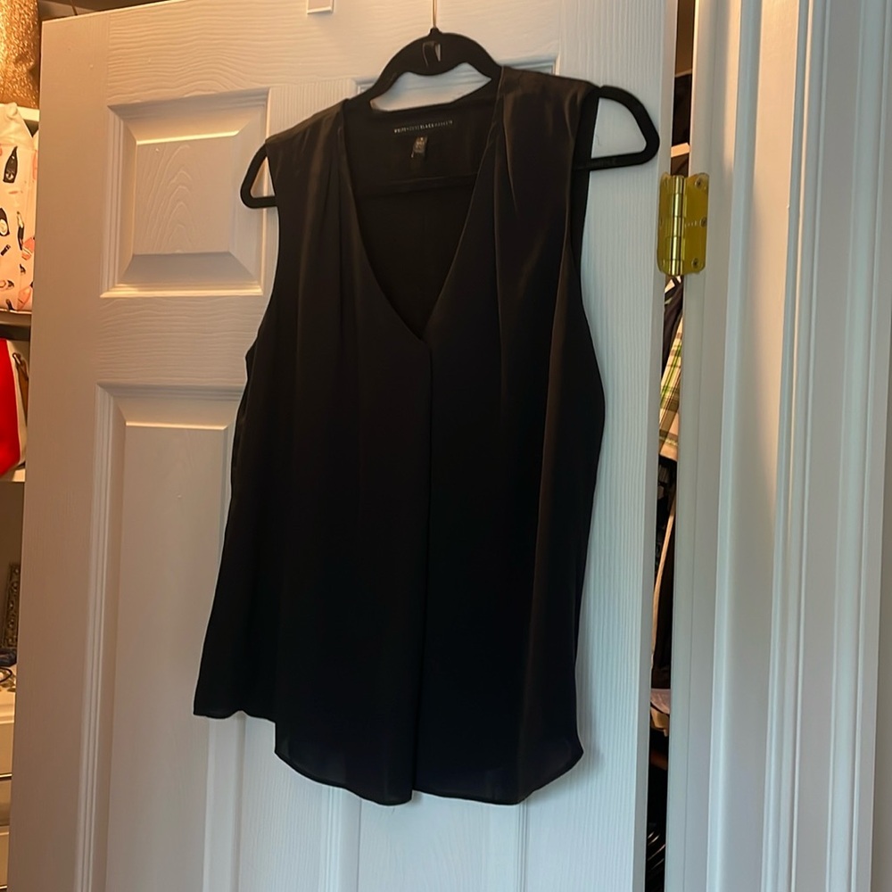 WHBM black sleeveless Vneck shell